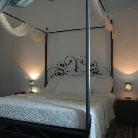 Antica Masseria Carparelli Guest House Остуни Екстериор снимка